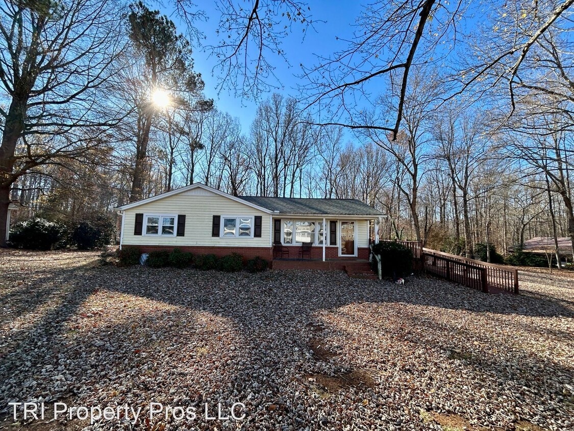 3 br, 1 bath House 7773 Alcorn Road House Rental in Oak Ridge, NC