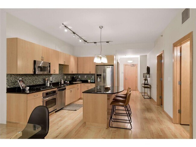 Building Photo - 401 N 2nd St