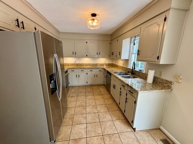 Foto del edificio - 193 Heather Dr