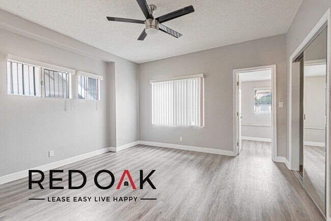 Foto del edificio - Gorgeous Two Bedroom Featuring Modern Ceil...