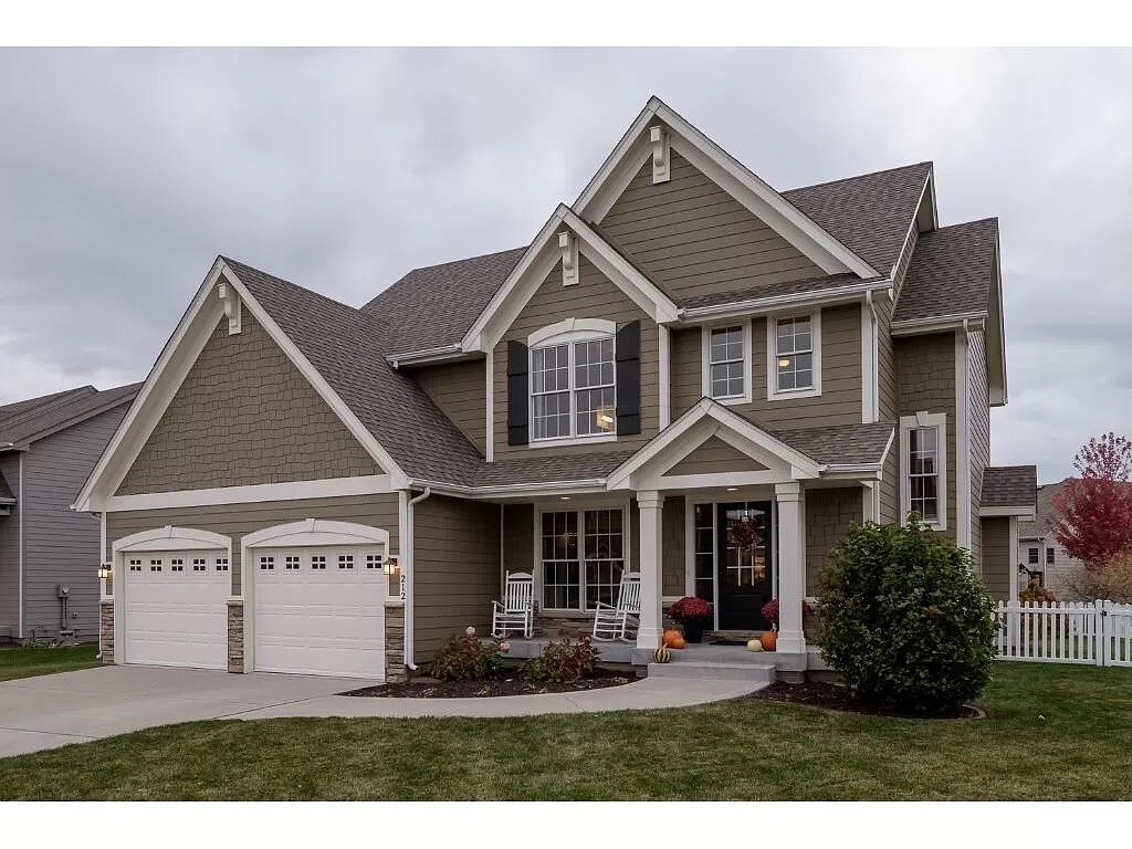 Primary Photo - 212 SW Oakmont Dr
