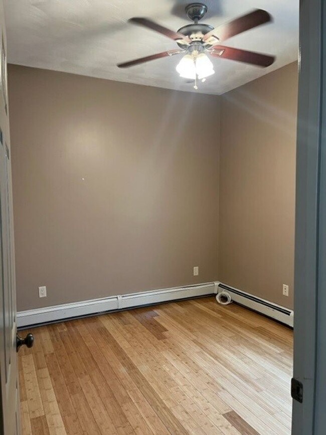 Interior Photo - 82 Sutton Street