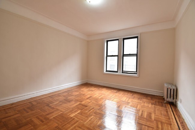 Foto del edificio - 355 E 187th St