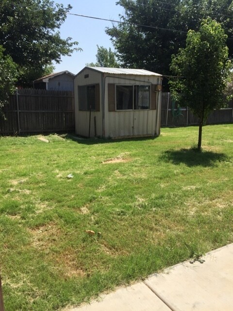 Foto del edificio - 3 bedrooms 2 bathrooms 1 car carport