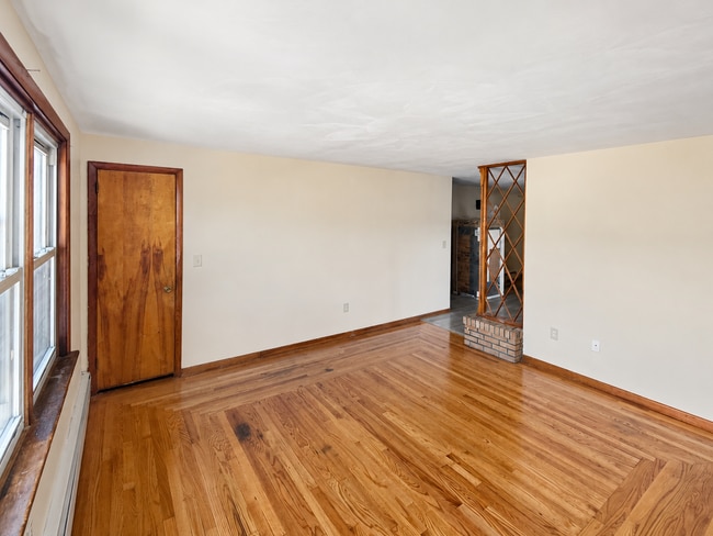 Building Photo - 520 Oak St