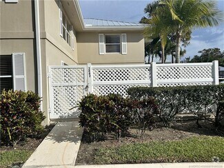 Building Photo - 2882 SW Lakemont Pl