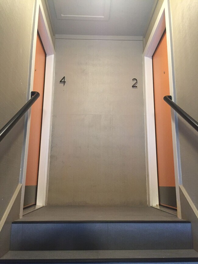 Foto del edificio - Private Modern 2Br Hardwoods, Quartz, SS A...