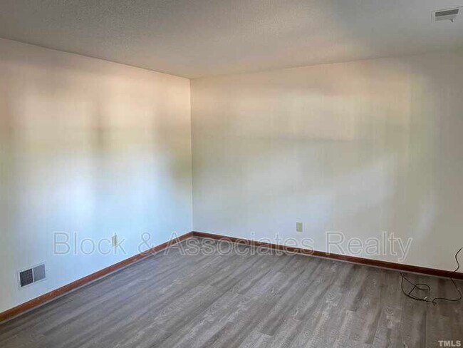 Building Photo - 4403 Bleeker Ct