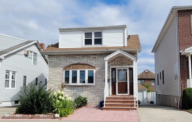 Building Photo - 712 5th St