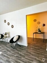 Building Photo - 901 Leawood Dr