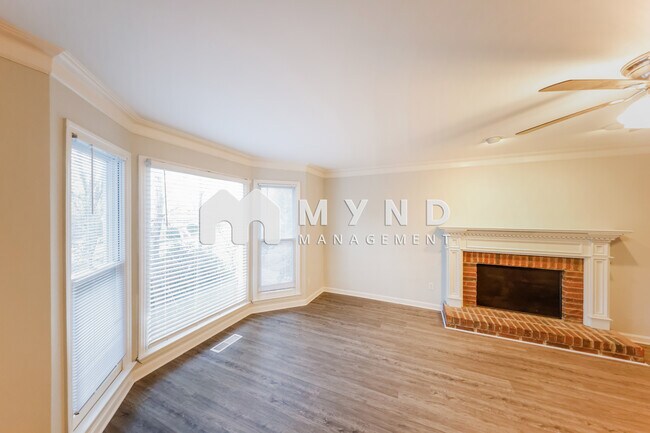 Foto del edificio - 1728 Russet Woods Ln