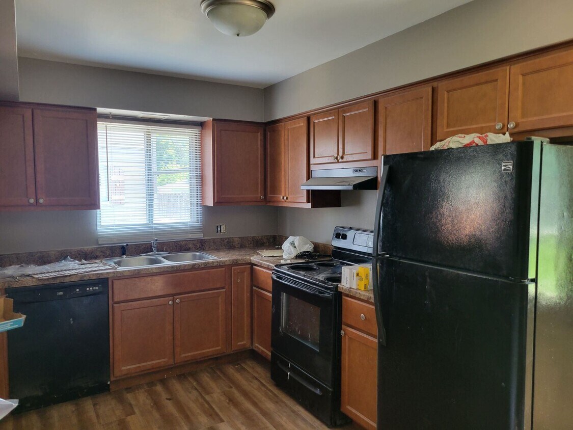 Kitchen - 1607 87th Pl