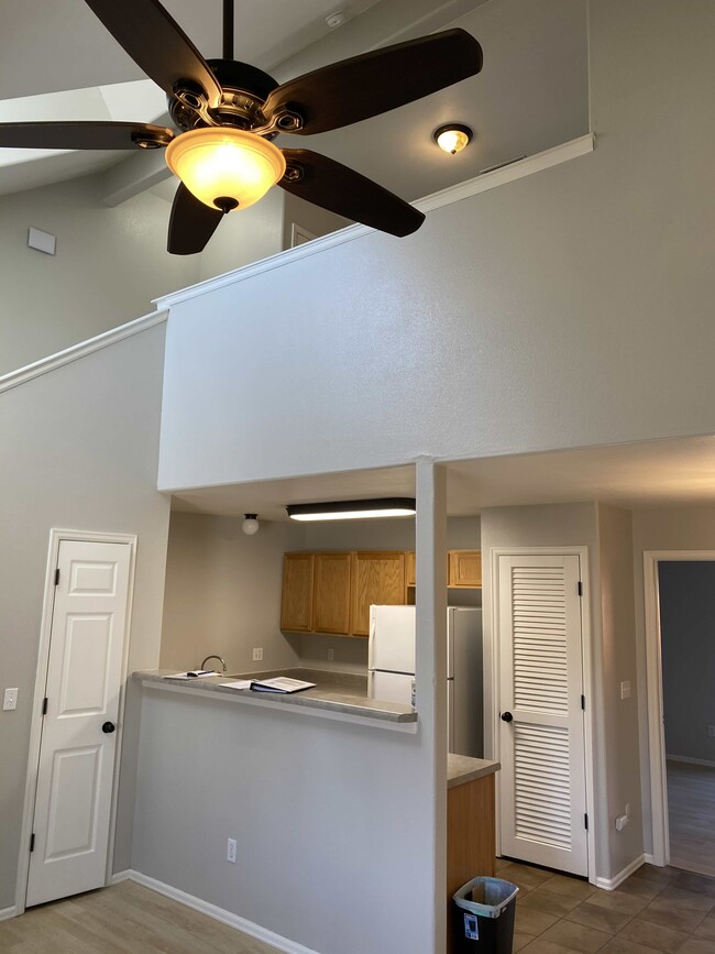 Building Photo - 385 Sunnyside Cir