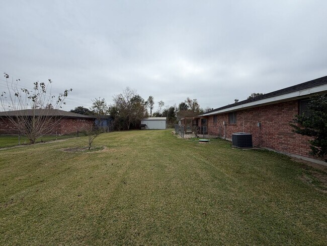 Foto del edificio - Large 3/3.5 fenced backyard