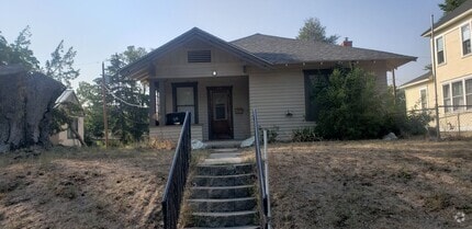Building Photo - 216 6th St