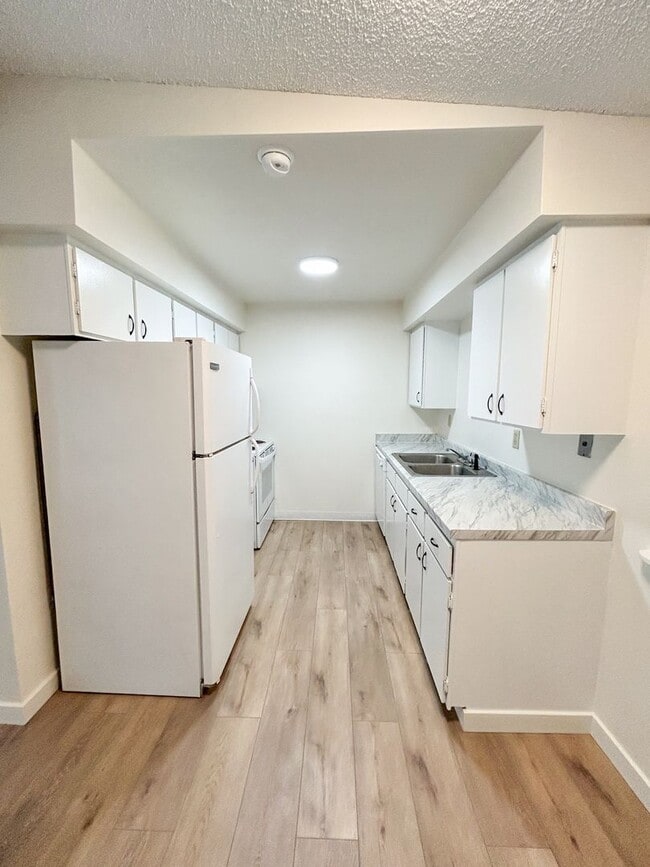 Building Photo - 1814