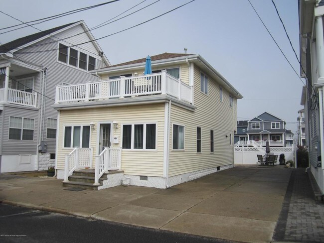 Building Photo - 26 Harding Ave