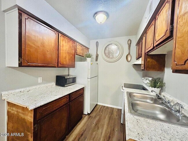 Building Photo - 240 S Doran