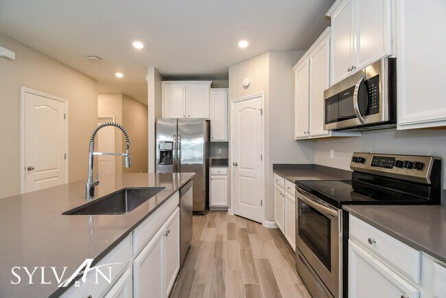 Building Photo - Don't miss out on the opportunity to live ...
