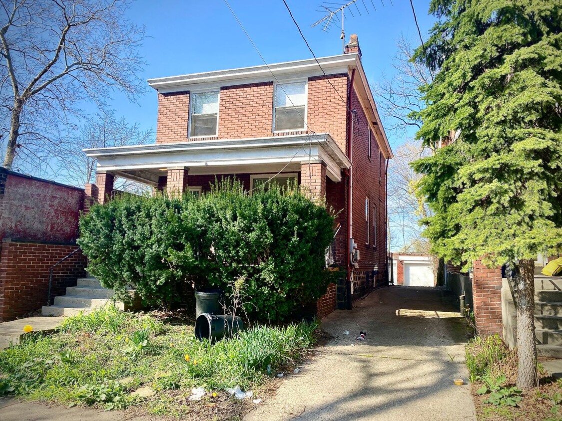 Primary Photo - 6/1 Beautiful House. 2 Car Garage. 3 Bed. ...