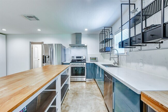 Foto del edificio - 1202 Shadeland Dr