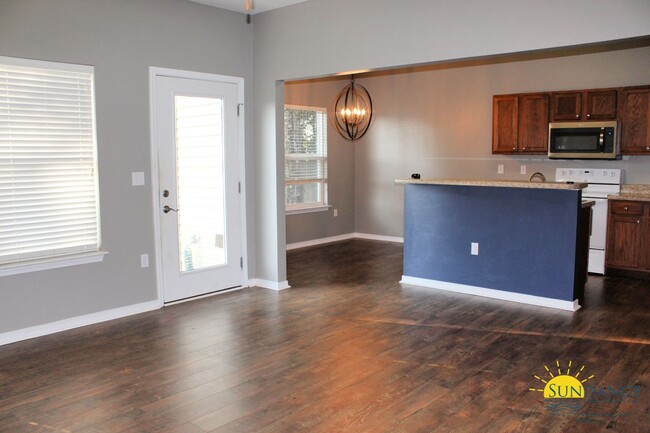Building Photo - Gorgeous 3 Bedroom Home in Crestview!