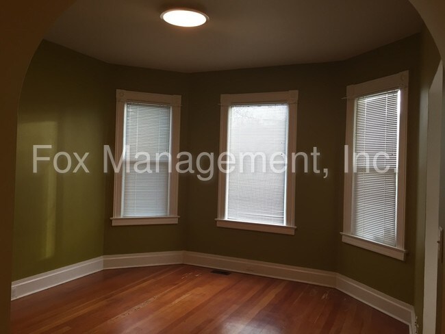 Building Photo - 523 NE Knott St