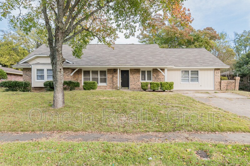 Primary Photo - 2061 Green Acres Dr