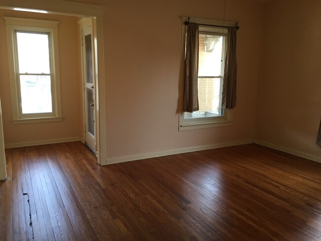 Building Photo - 5401 S Ridgewood Ct