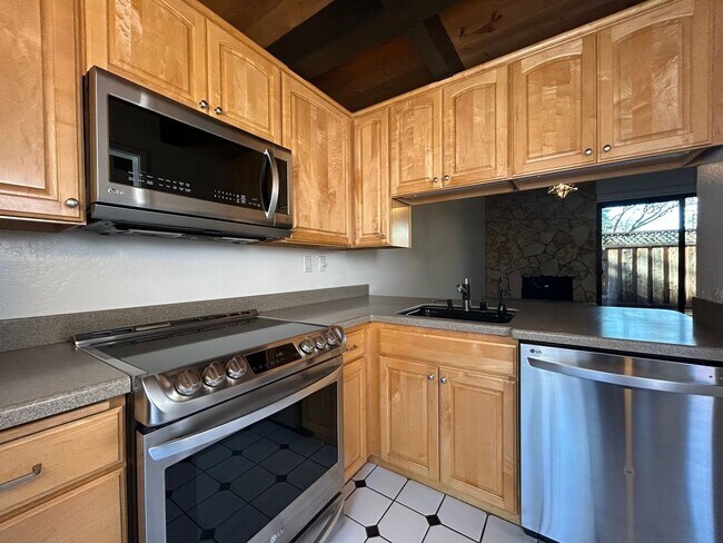 Foto del edificio - Idyllic Loft-Style Townhome Near Downtown Lafayette with Private Patios & Top Schools