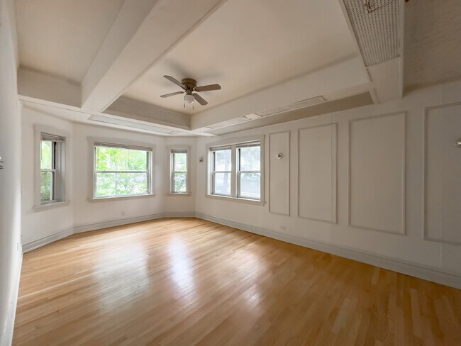 Building Photo - 1440 W Thorndale Ave