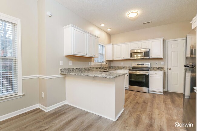 Foto del edificio - 1308 Salem Crossing Rd, Kernersville, NC 2...