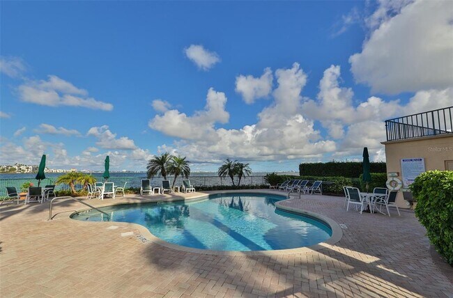 Foto del edificio - 4801 Osprey Dr S