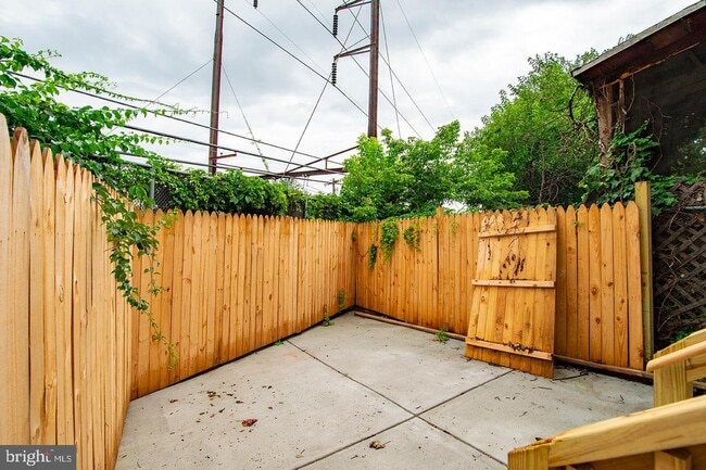 Building Photo - 925 S Paxon St