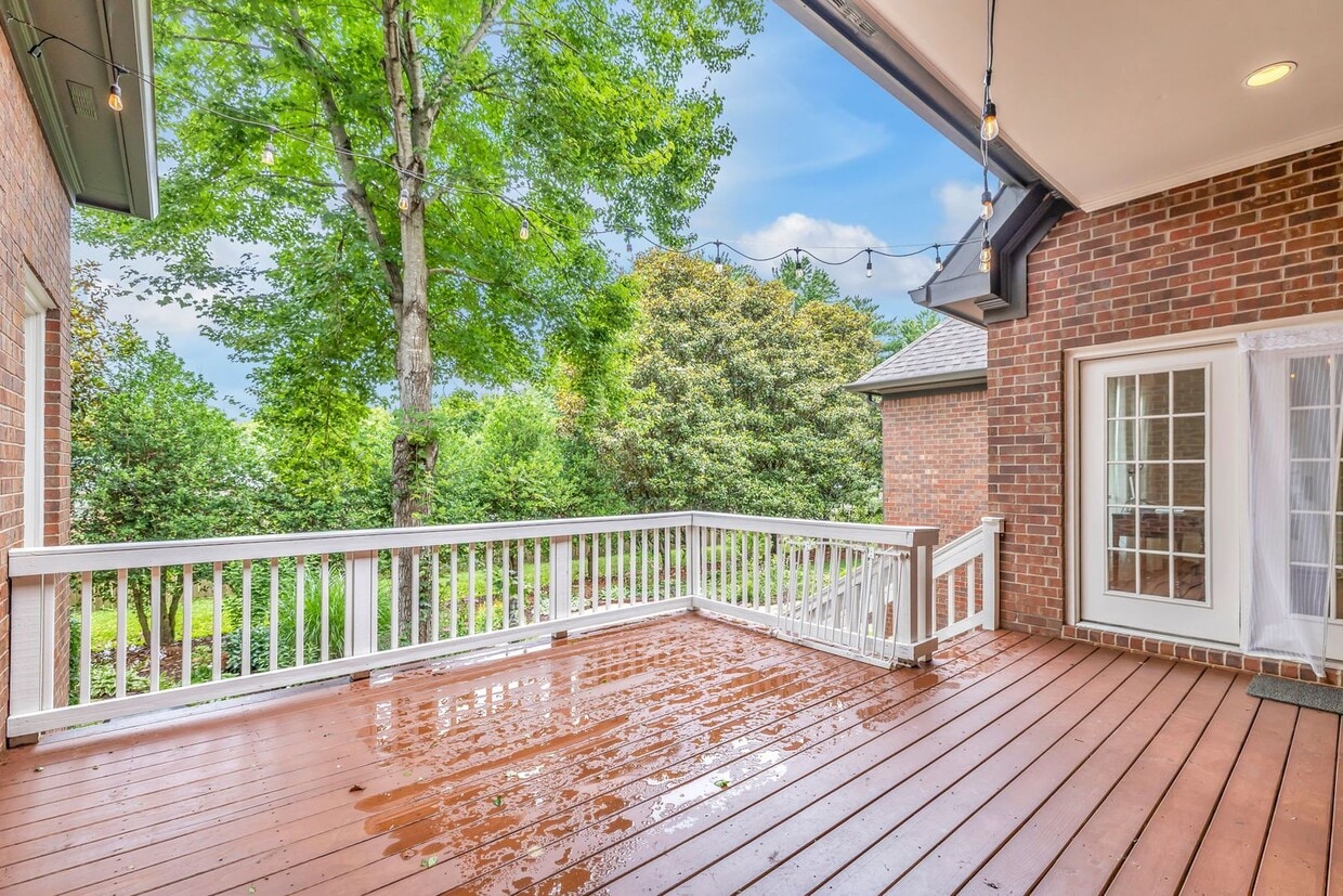 Primary Photo - Downtown Franklin 4bdrm/4bath for rent!