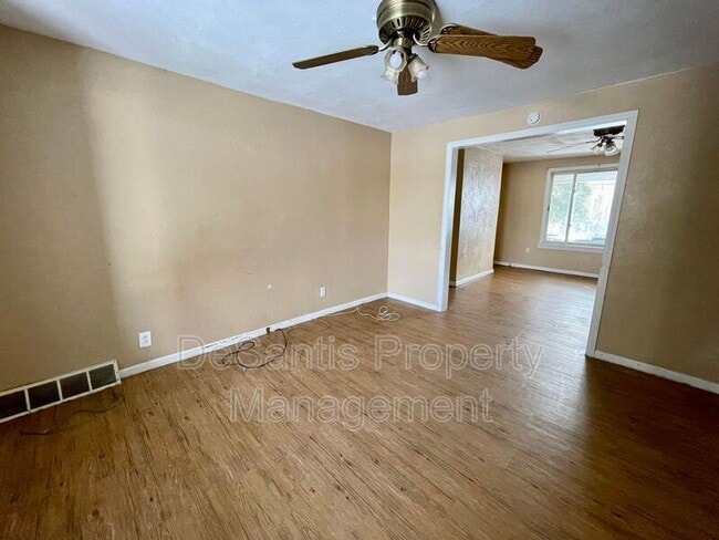 Building Photo - 3054 Glen Mawr St