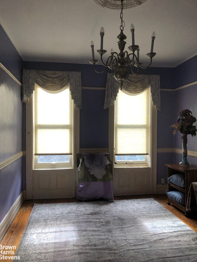 Building Photo - 542 48th St