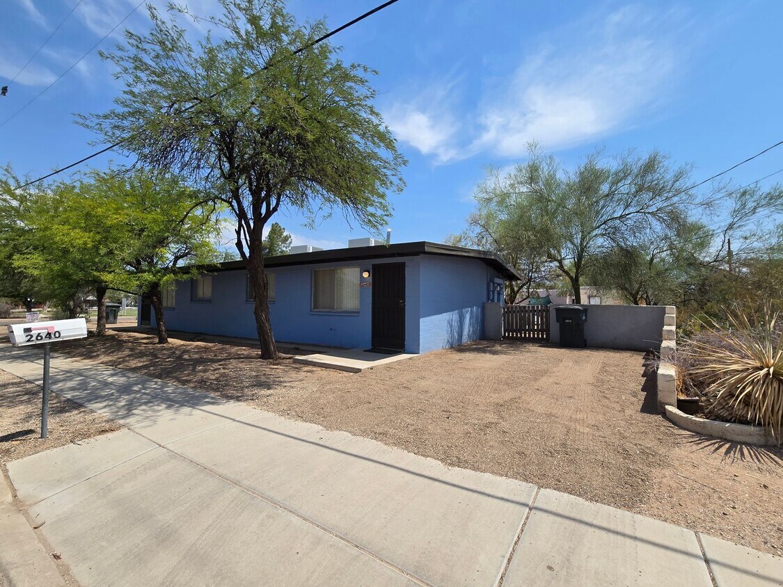 Foto principal - 2640-2642 N Santa Rita Ave
