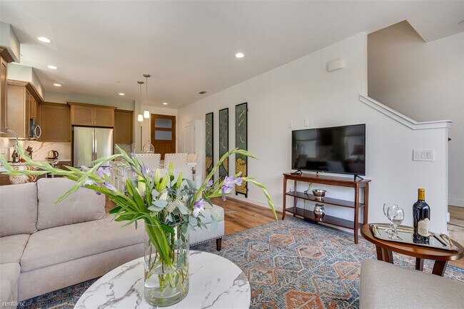 Foto del edificio - 2 br, 2.5 bath Condo - 1655 2nd Street 202