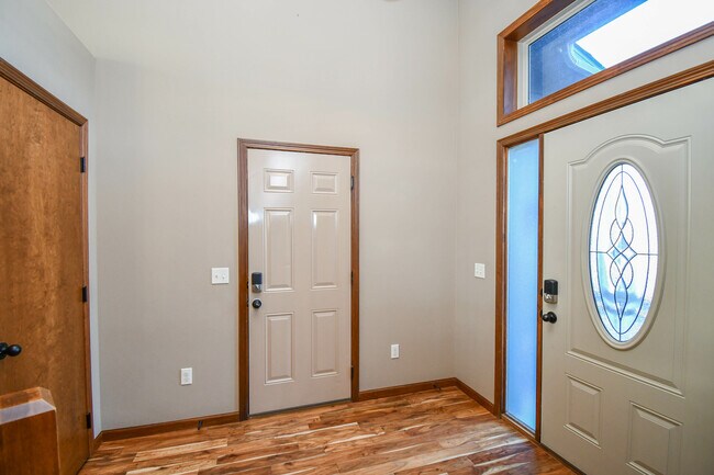 Foto del edificio - 5512 South Culbert Avenue