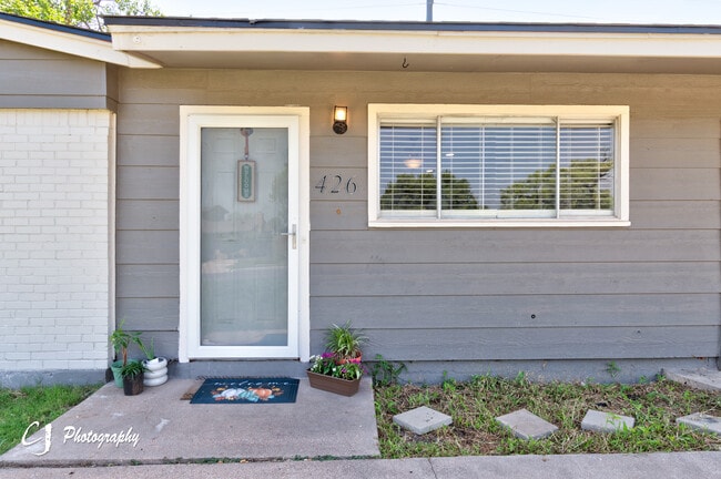 Building Photo - 426 Penrose Dr