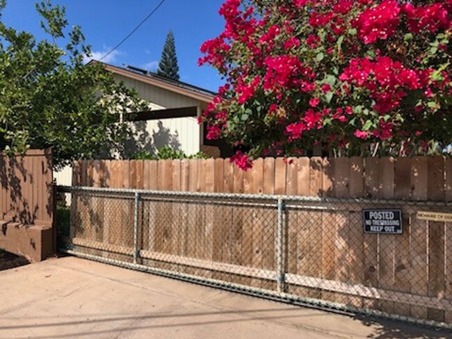 Building Photo - 3 BD. 2 BA. UNFURISHED HOME IN CENTRAL KIHEI