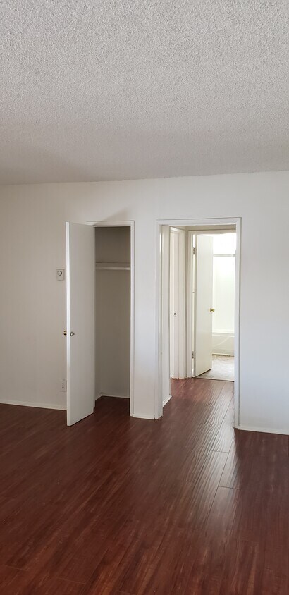 Foto principal - 8800 Topanga Canyon Blvd