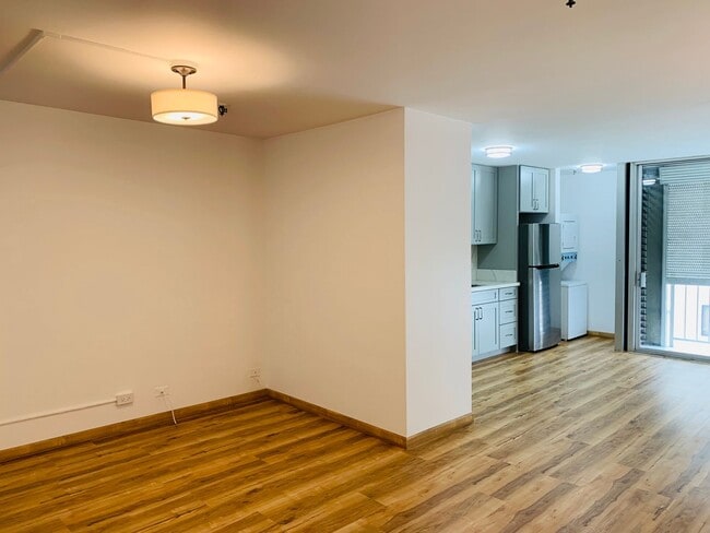 Foto del edificio - Fully Renovated 2/1/1 at Alexander Towers