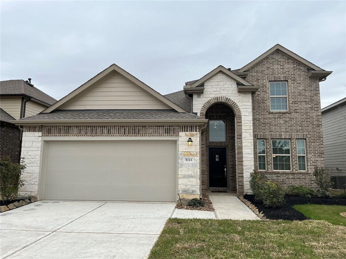Foto principal - Large Beautiful Home located in the heart ...