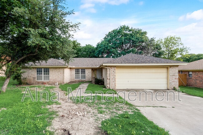 Building Photo - 9941 Dickens Dr