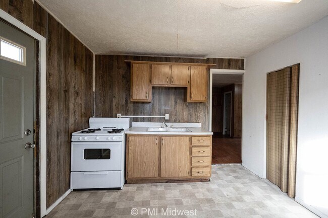 Building Photo - "Charming 1-Bedroom Retreat in Kokomo – Cozy 600 Sq Ft with Modern Comforts!"