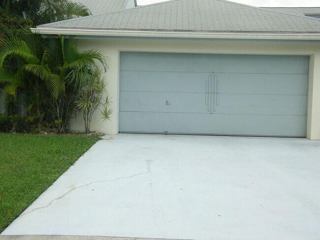 Building Photo - 83 Baytree Cir