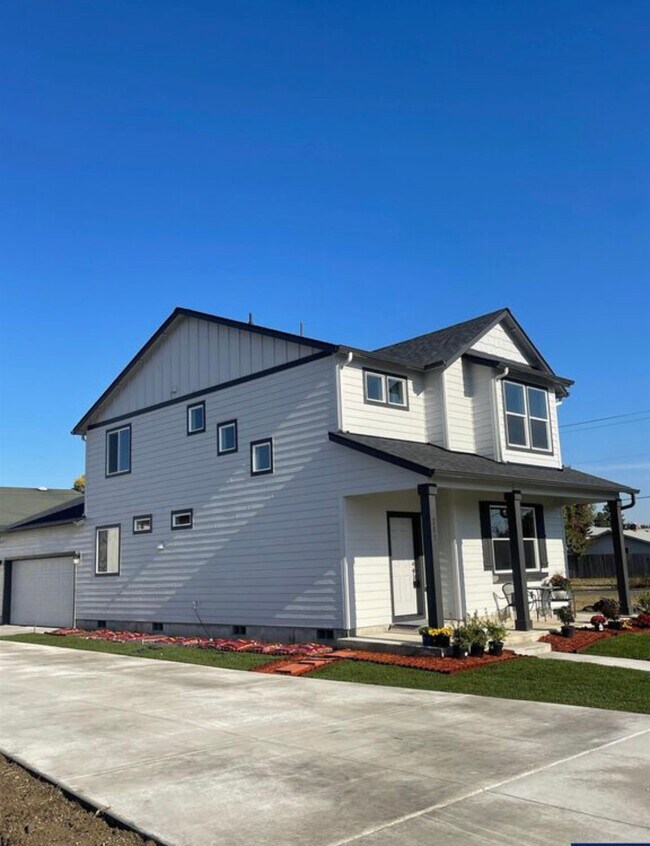 Building Photo - 283 SE 28th Ave