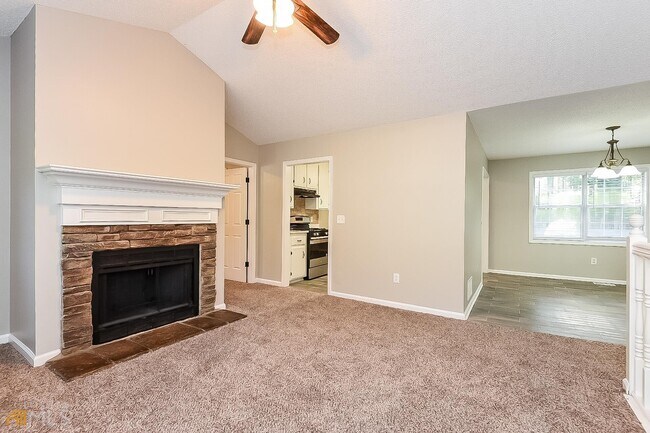 Building Photo - 620 Amberwood Pl